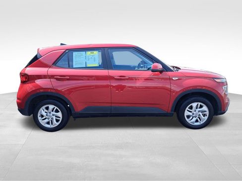 Used 2022 Hyundai Venue SE w/ Cargo Package FWD image 7
