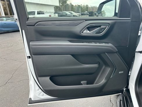 Used 2022 GMC Yukon SLT w/ SLT Premium Package image 11