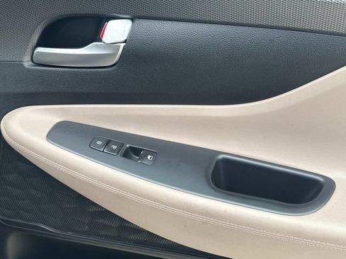 Used 2019 Hyundai Santa Fe SE FWD image 18