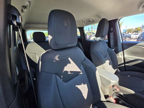 Used 2023 Jeep Renegade Latitude image 11