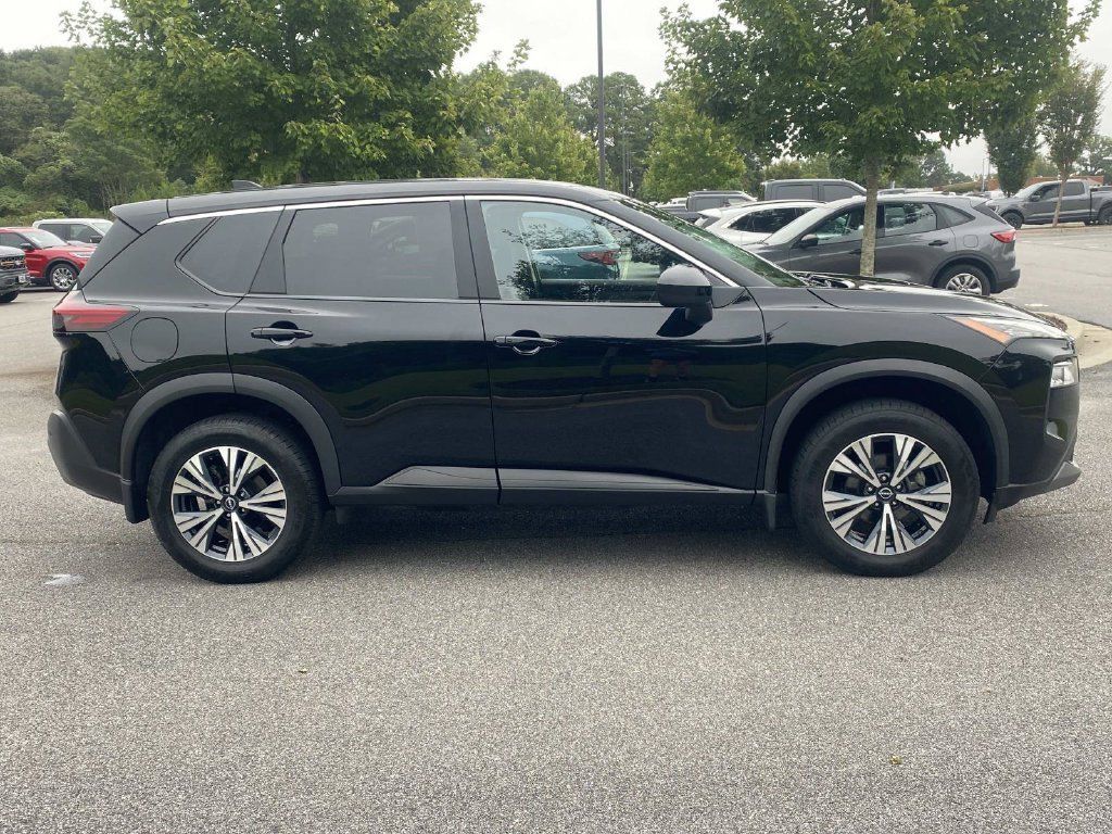 Used 2023 Nissan Rogue SV AWD/4WD image 2