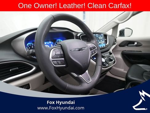 Used 2023 Chrysler Pacifica Touring-L FWD image 8