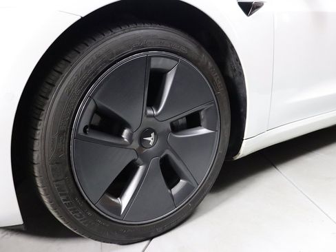 Used 2023 Tesla Model 3 Standard Range image 16