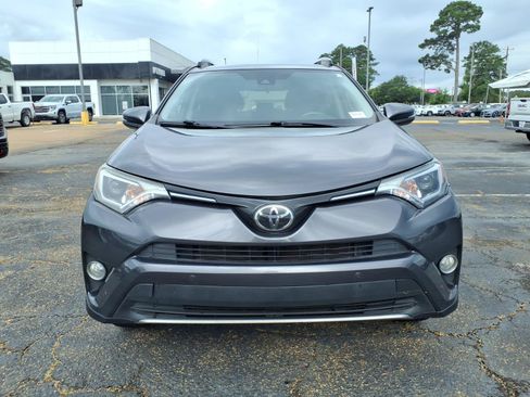 Used 2018 Toyota RAV4 XLE FWD image 2