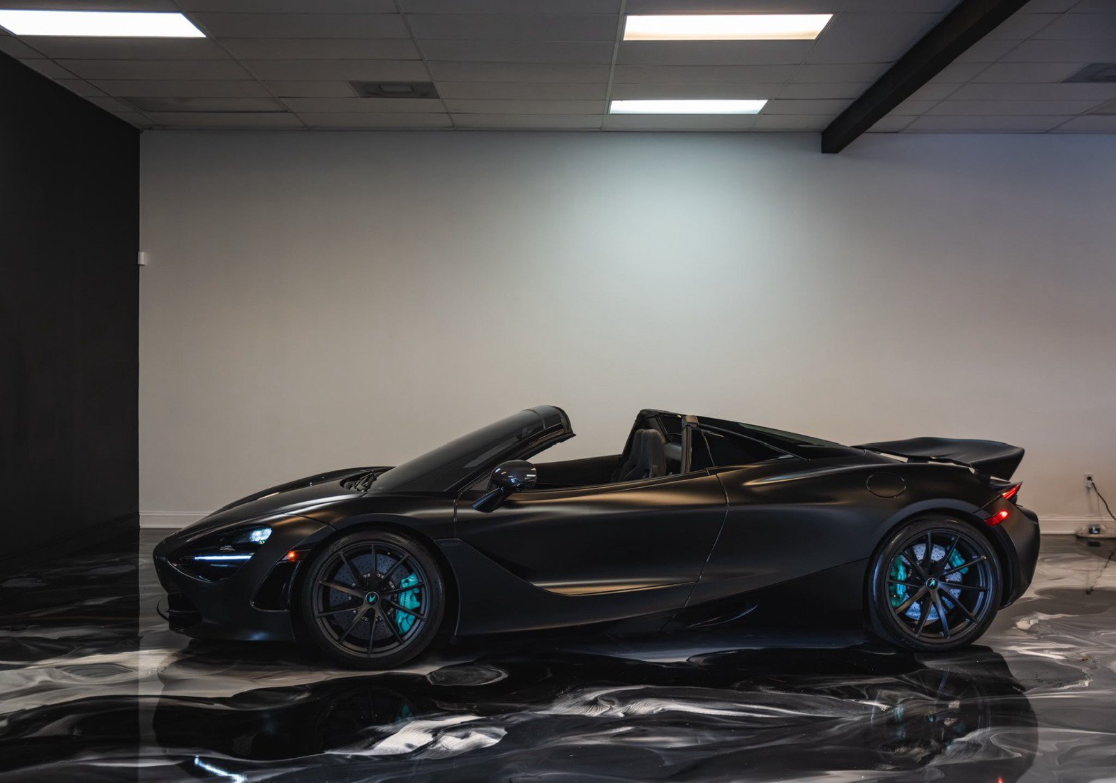 Used 2020 McLaren 720S Performance RWD image 8