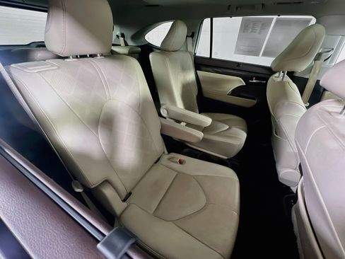 Used 2021 Toyota Highlander Platinum image 28