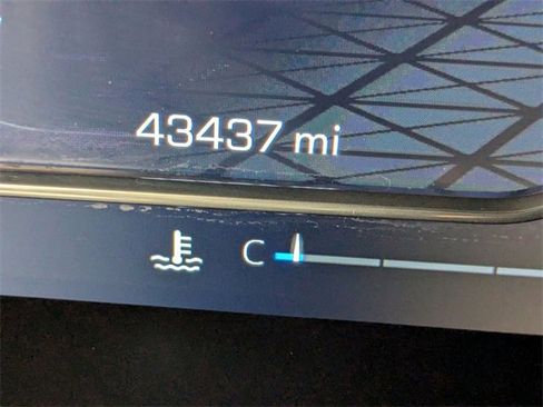 Used 2024 GMC Sierra 3500 SLT w/ SLT Premium Package image 19