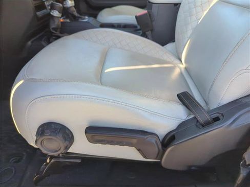Used 2021 Jeep Wrangler Unlimited Sahara AWD/4WD image 13