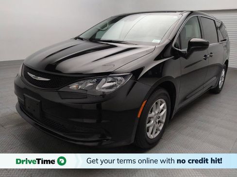 Used 2024 Chrysler Voyager LX FWD image 1