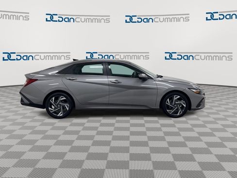 Used 2024 Hyundai Elantra Limited FWD image 9