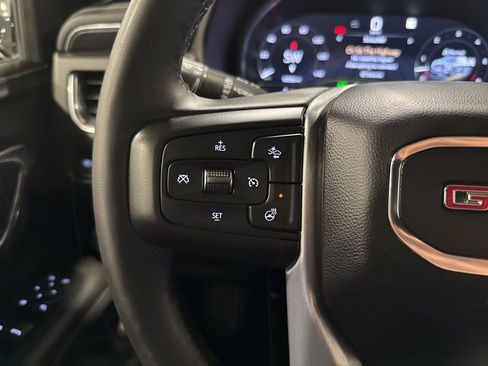 Used 2023 GMC Yukon SLT w/ SLT Premium Package image 22