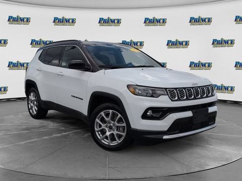 Used 2025 Jeep Compass Limited AWD/4WD image 3