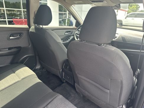 Used 2023 Nissan Rogue SV FWD image 27