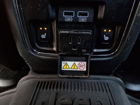 Used 2017 Jeep Grand Cherokee Trailhawk image 16