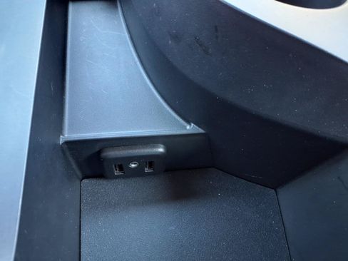 Used 2018 Chevrolet Camaro LT RWD image 10