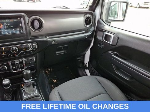 Used 2022 Jeep Gladiator Sport AWD/4WD image 16