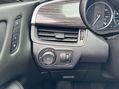 Used 2018 Buick Envision Premium image 16