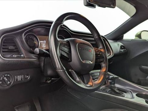 Used 2018 Dodge Challenger R/T w/ Performance Handling Group RWD image 18