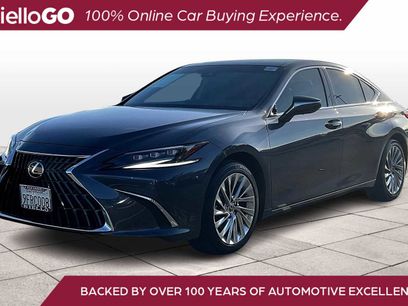 Used 2023 Lexus ES 300h w/ Luxury Package