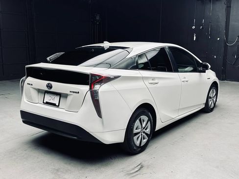 Used 2016 Toyota Prius Four w/ Advanced Technology Package FWD image 7