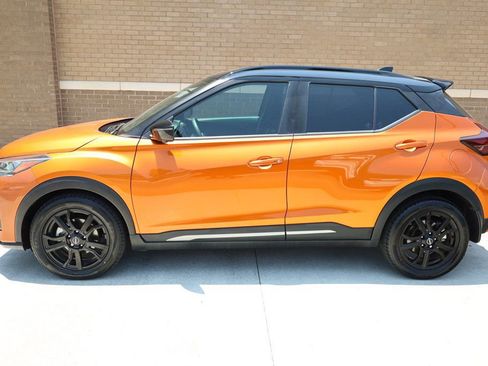 Used 2023 Nissan Kicks SR image 3