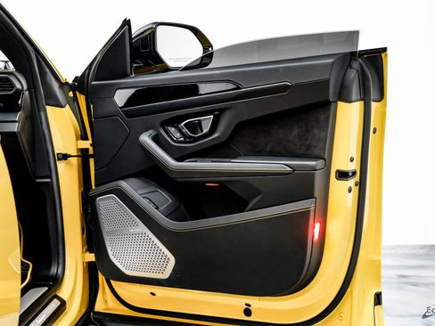 Used 2021 Lamborghini Urus image 96