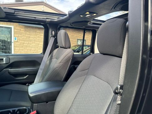 Used 2023 Jeep Wrangler Unlimited w/ Sun & Screen Package image 24