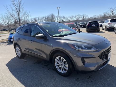 Used 2022 Ford Escape SE w/ Convenience Package image 3