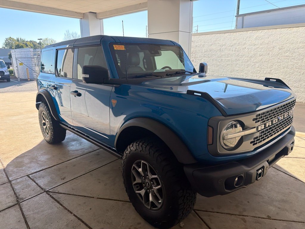 Used 2025 Ford Bronco Badlands AWD/4WD image 2