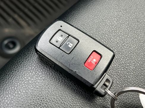 Used 2021 Toyota 4Runner Venture w/ Moonroof Package image 30