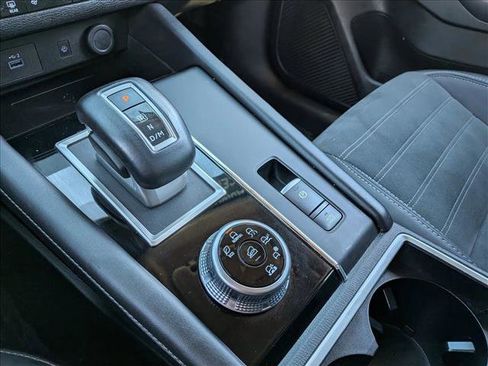 Used 2024 Mitsubishi Outlander SE image 11