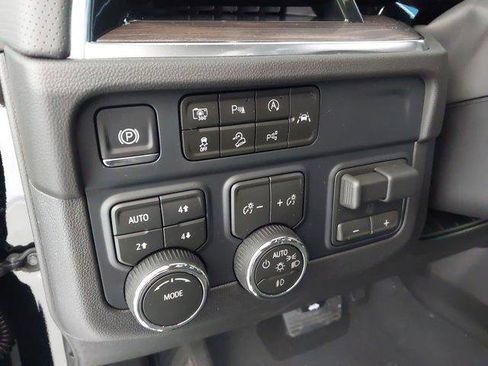 New 2026 Chevrolet Suburban Premier w/ Sun And Tow Package AWD/4WD image 23