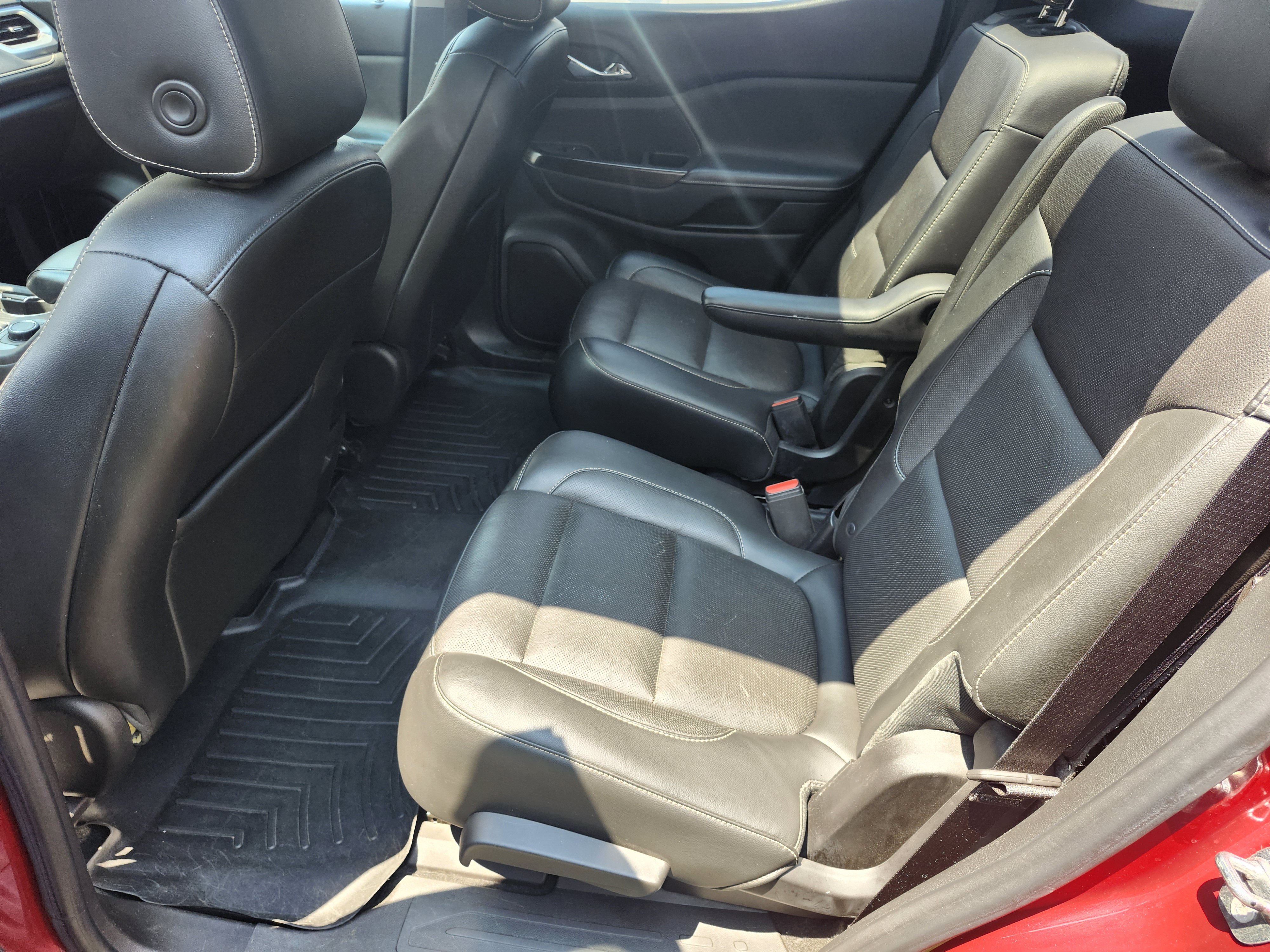 Used 2018 GMC Acadia SLT w/ LPO, Black Accent Package AWD/4WD image 5