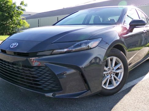 Used 2025 Toyota Camry LE w/ Convenience Package FWD image 1