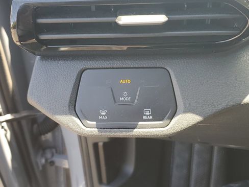 Used 2022 Volkswagen ID.4 Pro RWD image 21