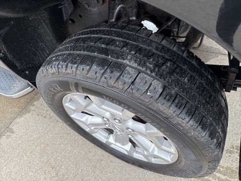 Used 2017 Nissan Titan SV image 48