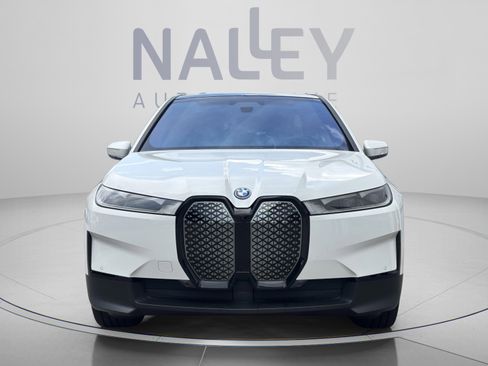 Used 2025 BMW iX xDrive50 w/ Premium Package AWD/4WD image 9