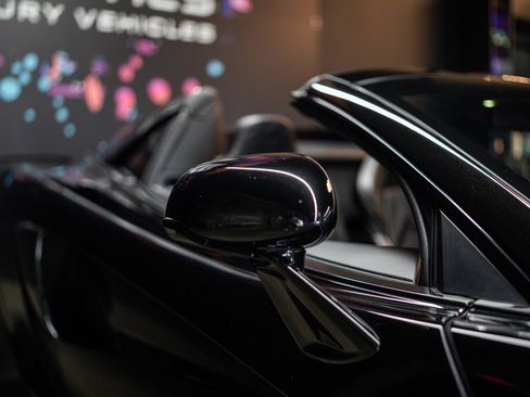 Used 2019 McLaren 570S Spider image 17