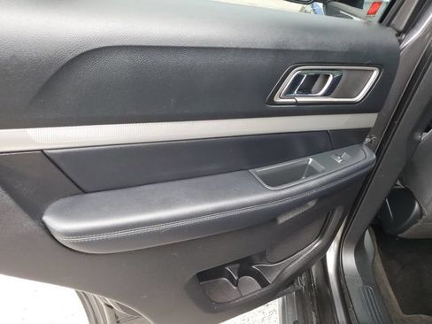 Used 2017 Ford Explorer XLT AWD/4WD image 15