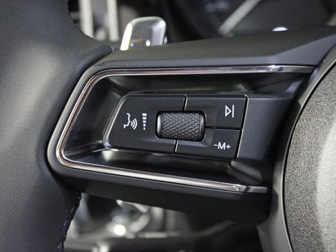 Used 2025 Porsche Macan image 25