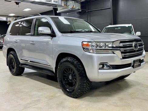 Used 2016 Toyota Land Cruiser image 6