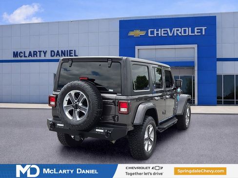 Used 2019 Jeep Wrangler Unlimited Sahara w/ Cold Weather Group AWD/4WD image 5
