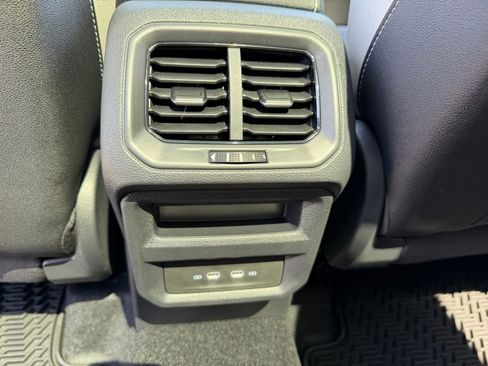 New 2026 Volkswagen Taos SE FWD image 24