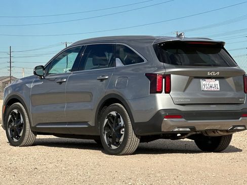 Used 2025 Kia Sorento EX image 7