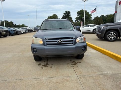 Used 2005 Toyota Highlander 2WD V6 w/ 3rd Row image 2