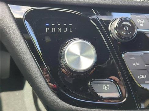 New 2025 Chrysler Pacifica Select AWD/4WD image 13