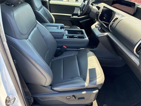 Used 2025 Ford Expedition Active AWD/4WD image 43