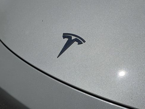 Used 2023 Tesla Model Y Performance AWD/4WD image 3