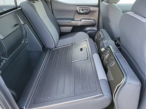 Used 2021 Toyota Tacoma TRD Sport w/ Technology Package AWD/4WD image 17