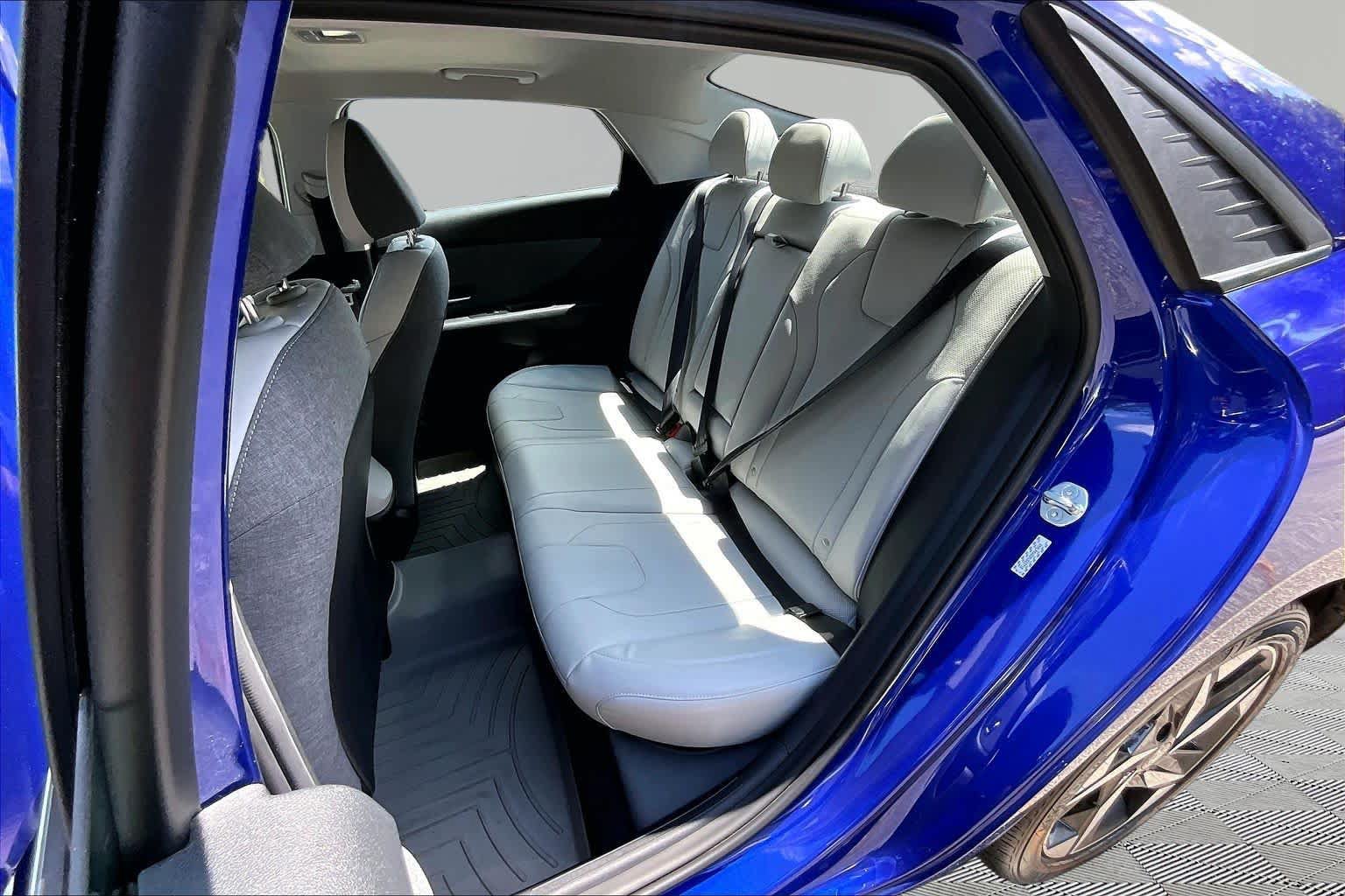 Used 2023 Hyundai Elantra Limited FWD image 21